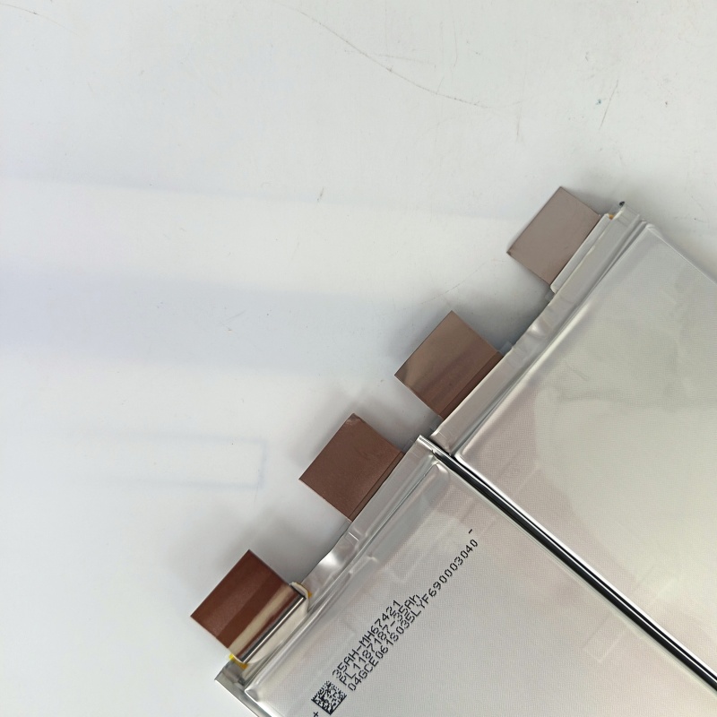 衛(wèi)藍(lán)3.65V 35Ah高能量密度半固態(tài)電芯細(xì)節(jié) 衛(wèi)藍(lán)3.65V 35Ah高能量密度半固態(tài)電芯細(xì)節(jié)